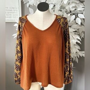 Peach love California women’s size s orange and designed sleeves (fits big!)